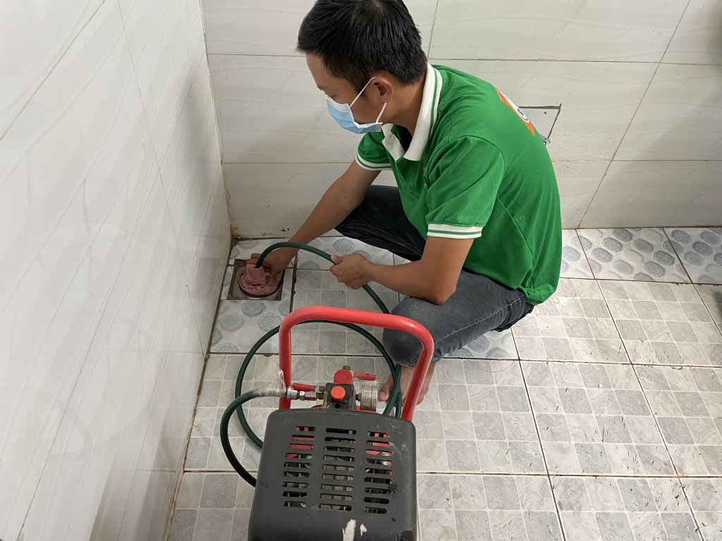 Thông tắc cống tại Điện Biên Phủ