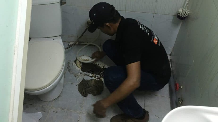 hướng dẫn cách xử lý mùi hôi cống thoát nước đơn giản hiệu quả