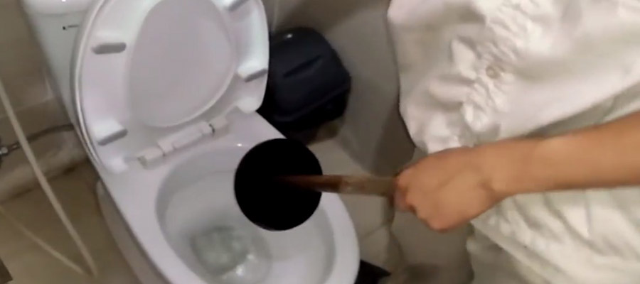 thông tắc bồn cầu thanh trì