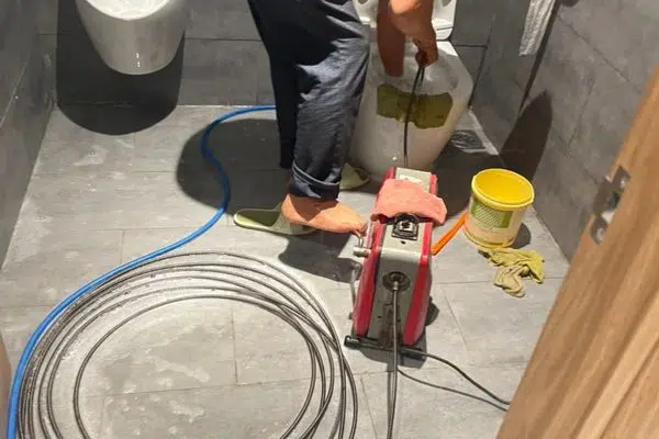 Thông Bồn Cầu Tân Uyên 24/24