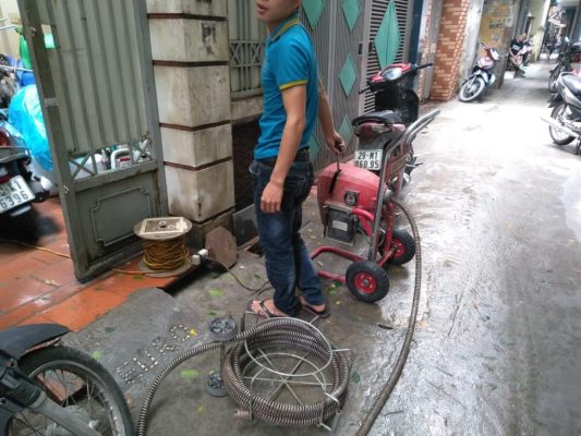 Thông tắc cống tại phường Ngọc Hà
