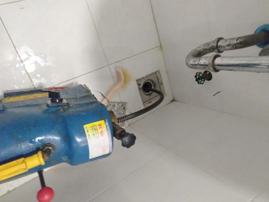 Thông tắc cống tại phường Giảng Võ