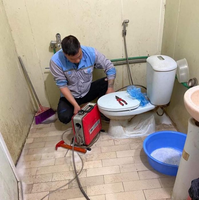 Máy móc hiện đại phục vụ thông tắc bồn cầu Quận Thanh Khê