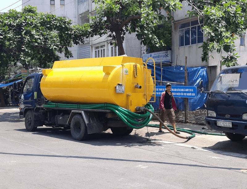 Thợ hút hầm cầu Long Khánh uy tín giá rẻ bằng xe chuyên dụng