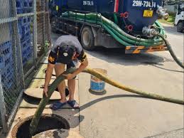 Dịch vụ hút hầm cầu Huyện Thống Nhất bằng xe bồn hút chân không