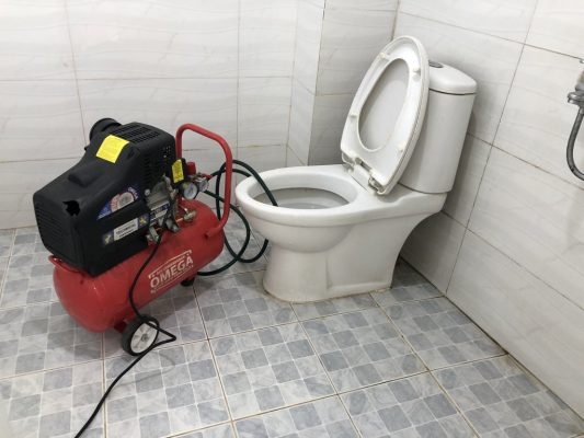 nguyên nhân bồn cầu bị nghẹt