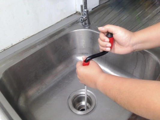 bồn rửa bát bị trào nước