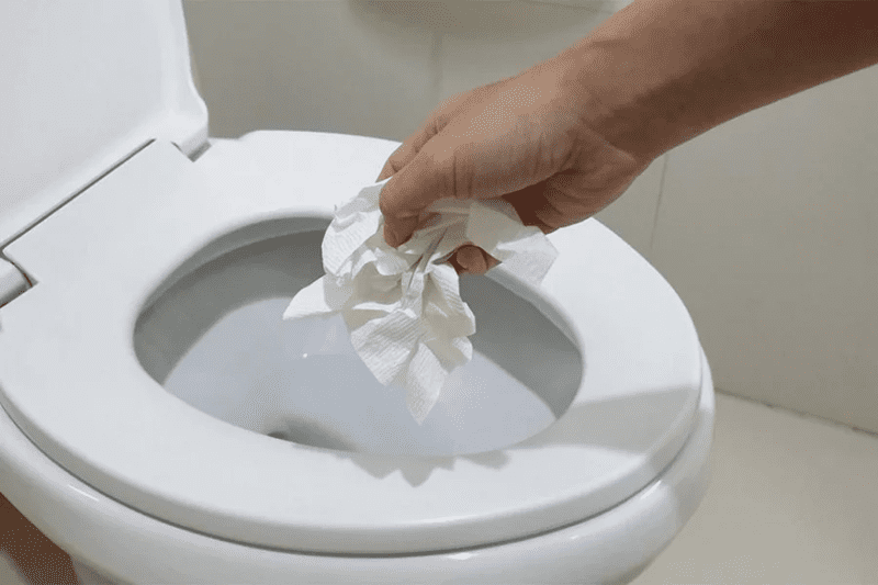 Bồn Cầu Bị Nghẹt Do Giấy Vệ Sinh Cách Sử Lý