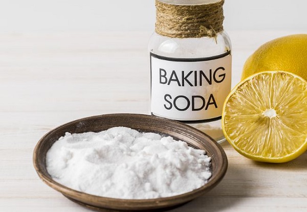 dùng baking soda và giấm để thông cống