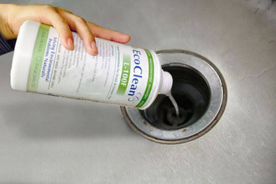 Có nên dùng hóa chất thông cống không